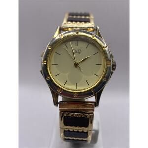 Vintage Q&Q Womens Wind Mechancial Watch Works! Stretch Band